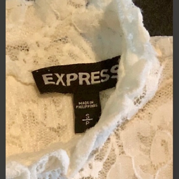 Pretty lace top with fluted 3/4 sleeves - Picture 4 of 4